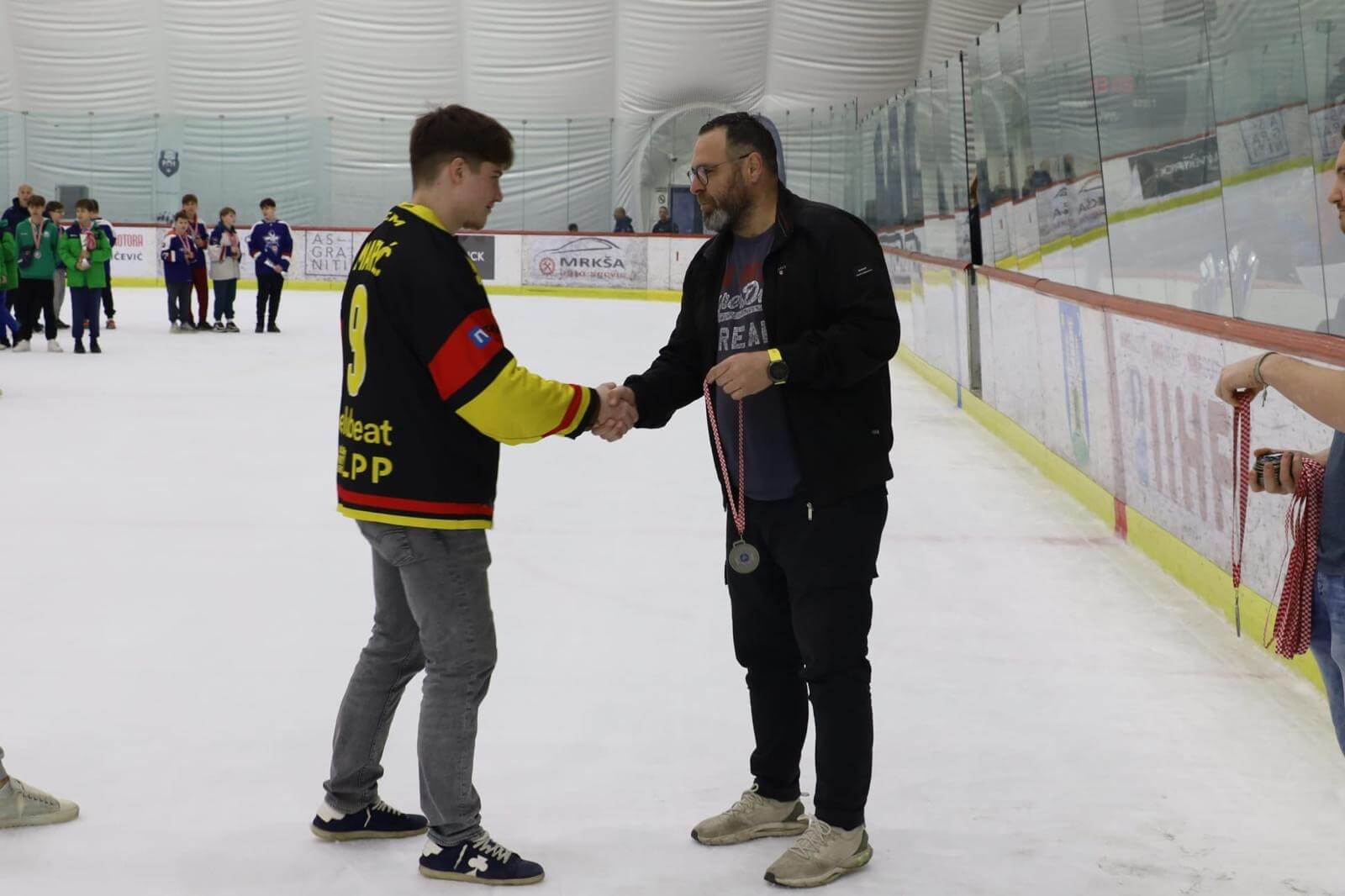 8bd23720-33de-4134-9dff-73a0331eebfa