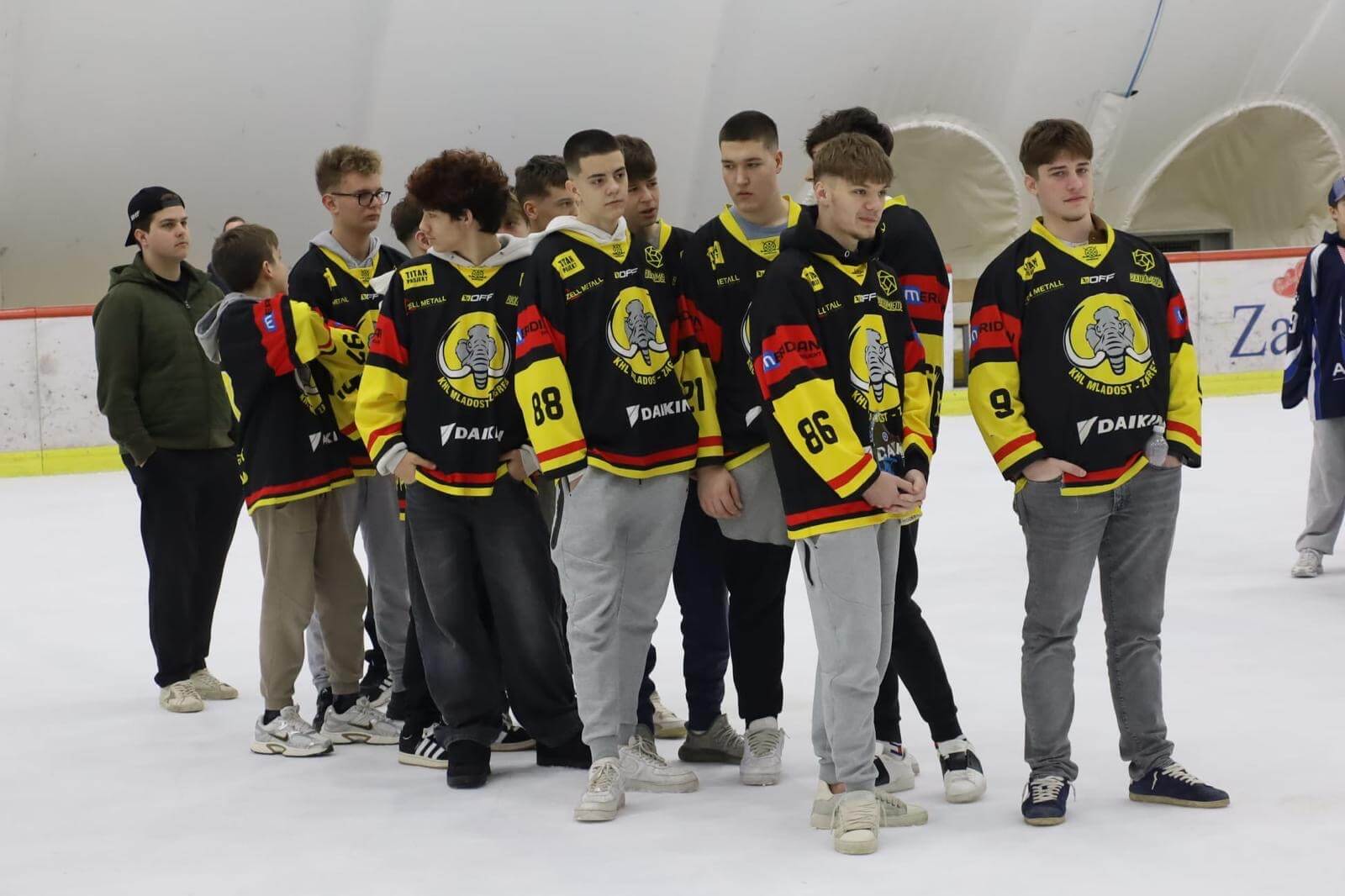 e425fbee-f4aa-4337-abc5-bd9de60b842d